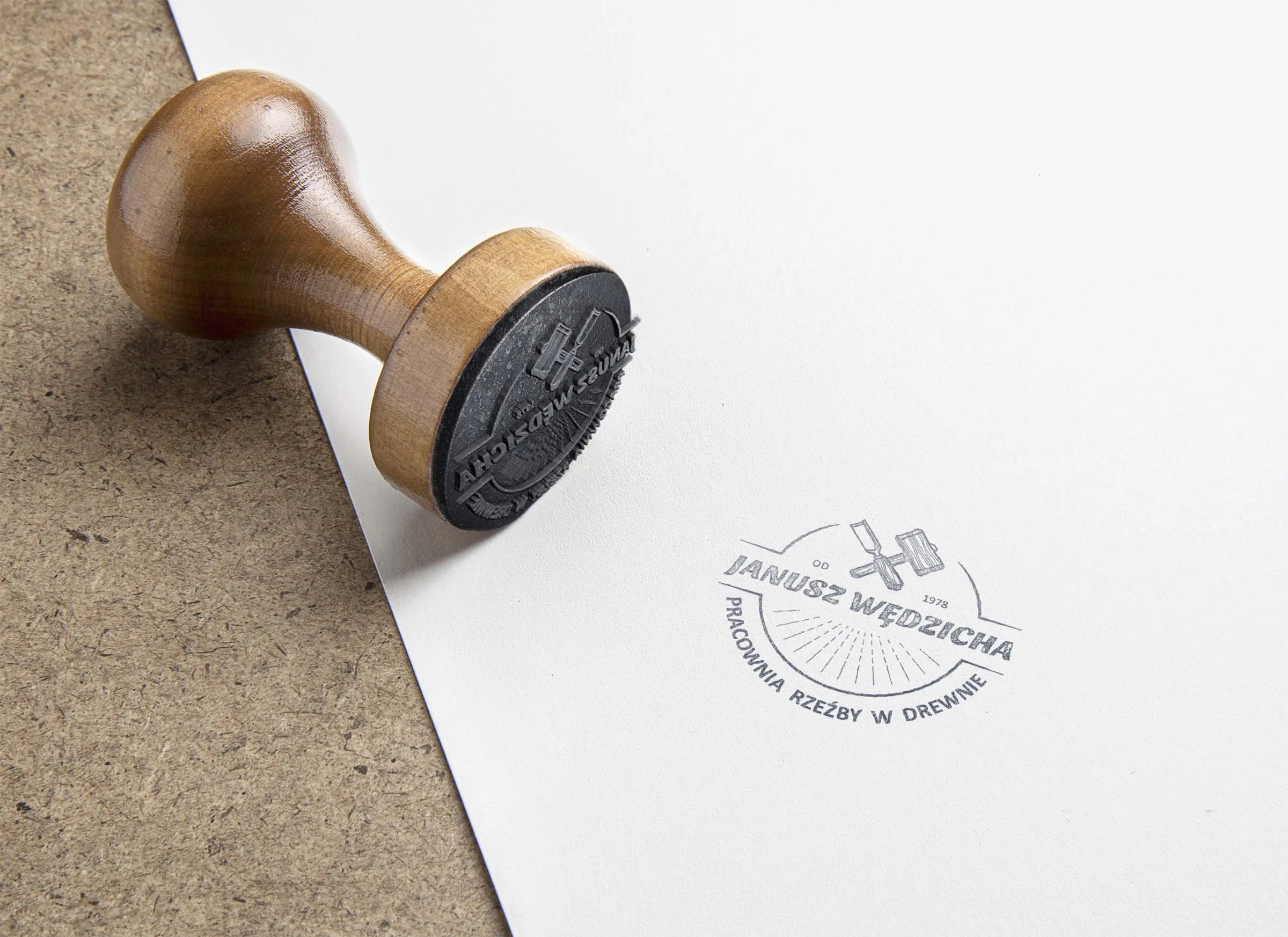 Znak graficzny pracowni rzeźby w drewnie